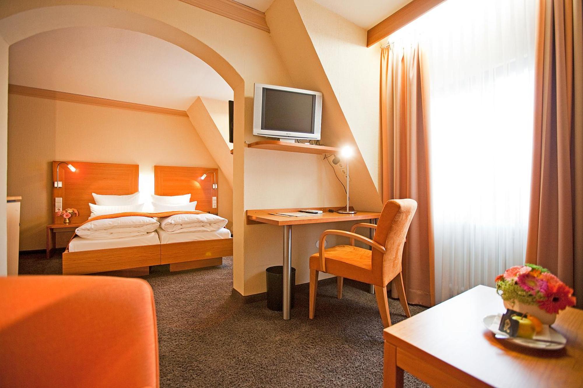 Hotel Krone Ohg Gerlingen Oda fotoğraf