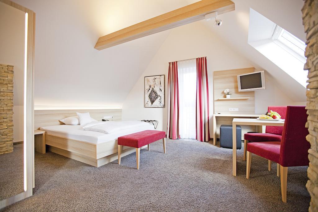 Hotel Krone Ohg Gerlingen Oda fotoğraf