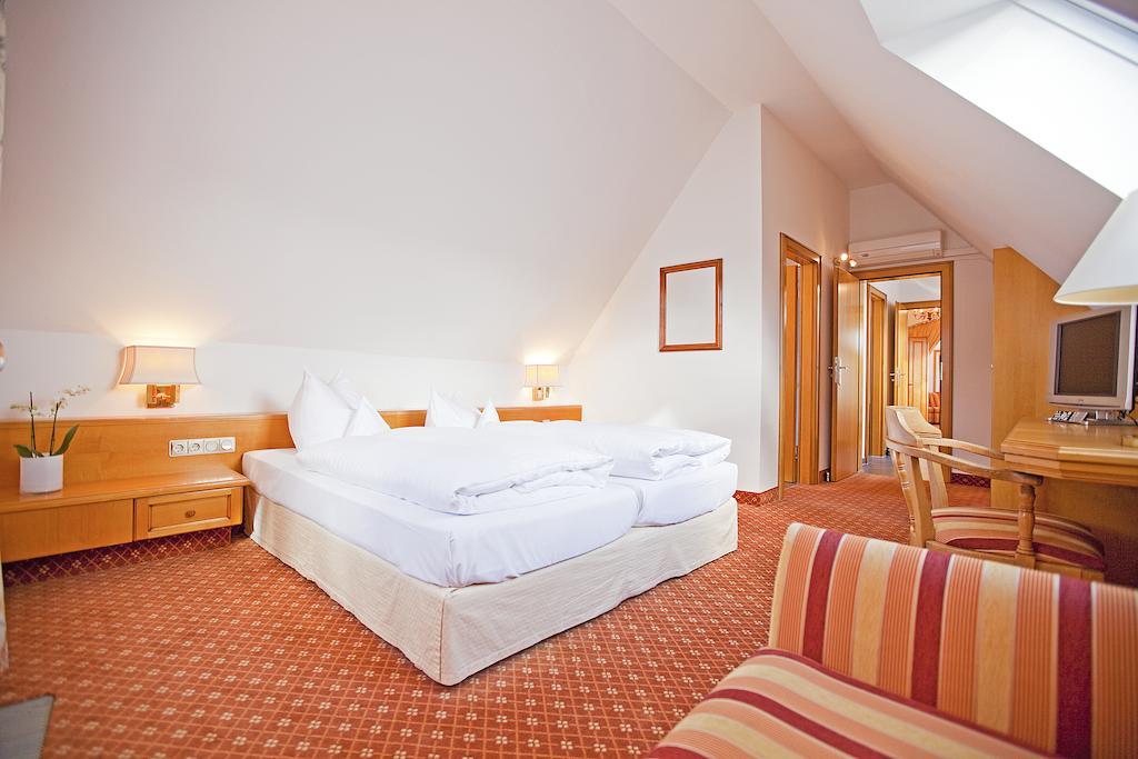 Hotel Krone Ohg Gerlingen Oda fotoğraf